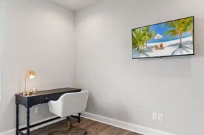 Luxury Townhome, 2 Bedrooms, Kitchen | Room amenity