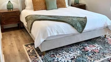 Luxury Townhome, 2 Bedrooms, Kitchen | Individually decorated, individually furnished, iron/ironing board