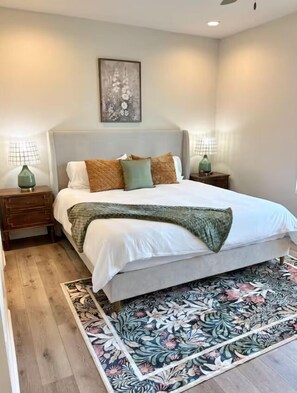 Luxury Townhome, 2 Bedrooms, Kitchen | Individually decorated, individually furnished, iron/ironing board