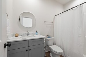 Casa de ciudad de lujo, 2 habitaciones, patio | Baño