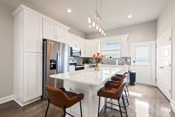 Luxury Townhome, 2 Bedrooms, Kitchen | Private kitchen