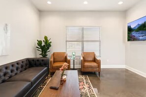 Living area - Crawfish House (Youngsville)