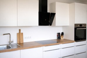 Refrigerador, horno, parrilla de estufa y lavavajillas 