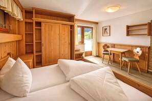 4 Schlafzimmer, Bügeleisen/Bügelbrett, WLAN
