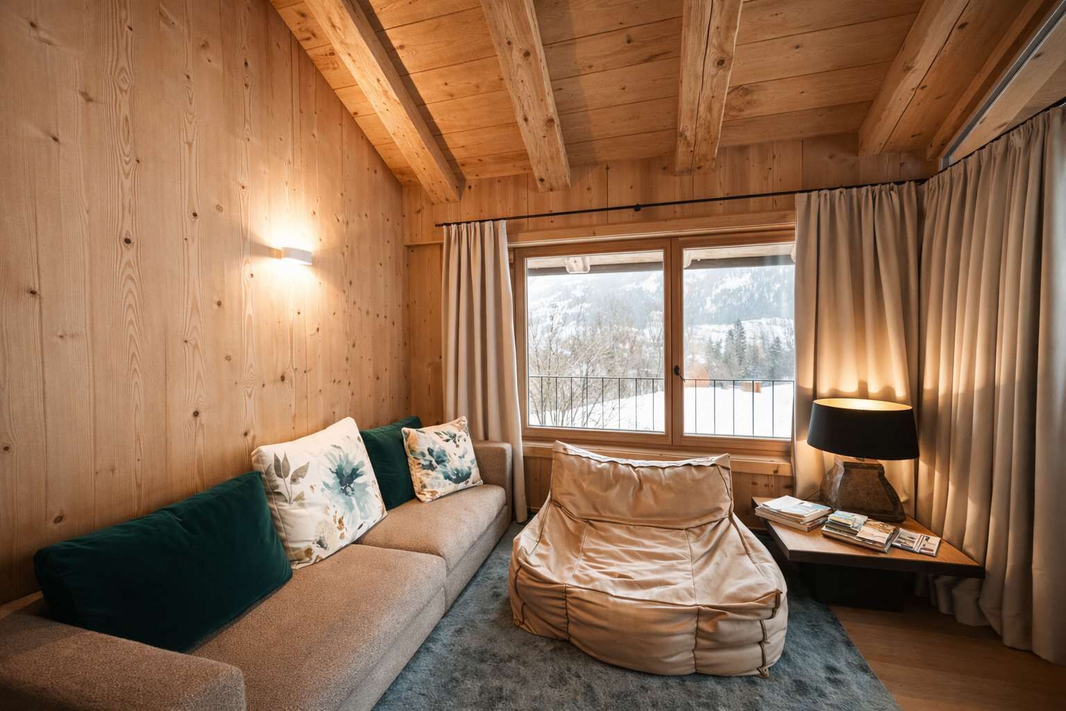 Fernseher, Kamin, Arbeitsbereiche