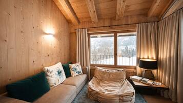 Fernseher, Kamin, Arbeitsbereiche