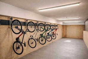 A bike storage area with multiple bicycles mounted on a wall. - CHEZ NOUS – Balcony & Mountain View (Fügen)