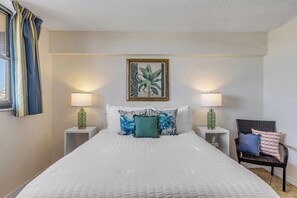 1 bedroom, iron/ironing board, WiFi, bed sheets - Hawaiian Oceanfront Resort Condo with Pool (Daytona Beach Shores)
