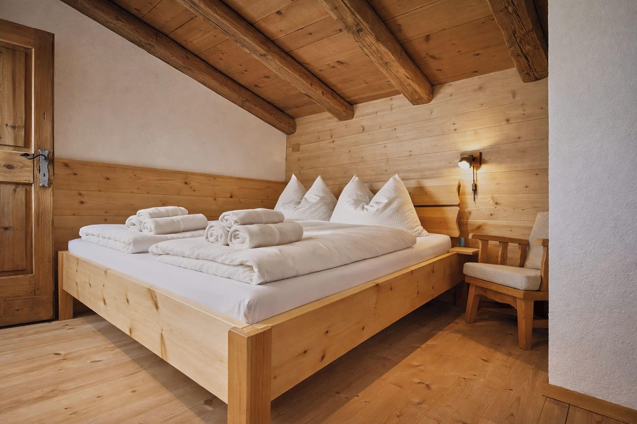3 slaapkamers, een bureau, een strijkplank/strijkijzer, wifi