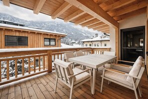 Outdoor dining - ViVaZILARE – Design Loft & Terrace (Fügen)