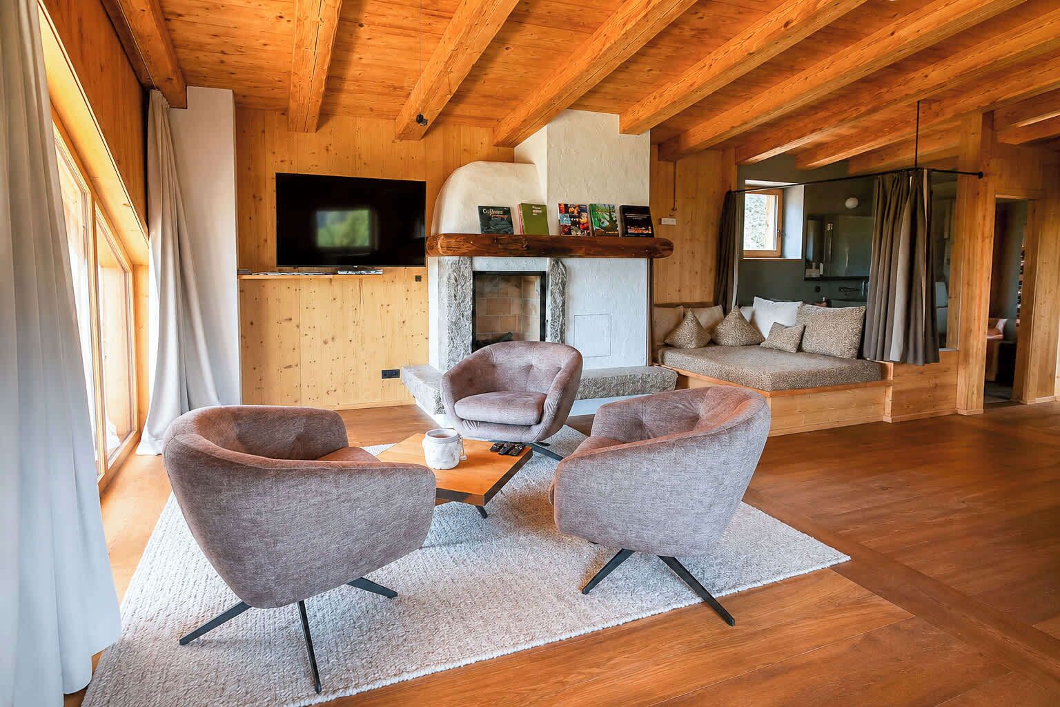 Fernseher, Kamin, Arbeitsbereiche