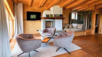 Fernseher, Kamin, Arbeitsbereiche