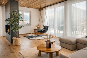 TV, fireplace, offices - CLOUD 9 – Private Whirlpool & Rooftop Terrace (Fügen)
