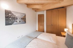 2 bedrooms, iron/ironing board, WiFi, wheelchair access