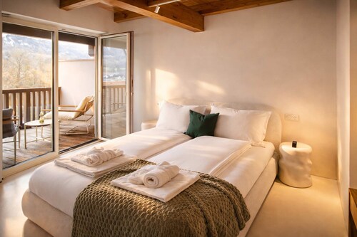 PENTHOUSE N'3 – Balcony, Sauna & Whirlpool Access
