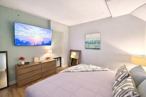 Room - Downtown Pool View By Cedar Point Sports Force (Sandusky)