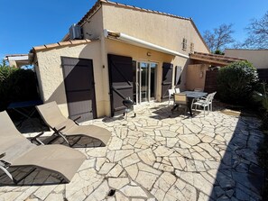 屋外ダイニングエリア