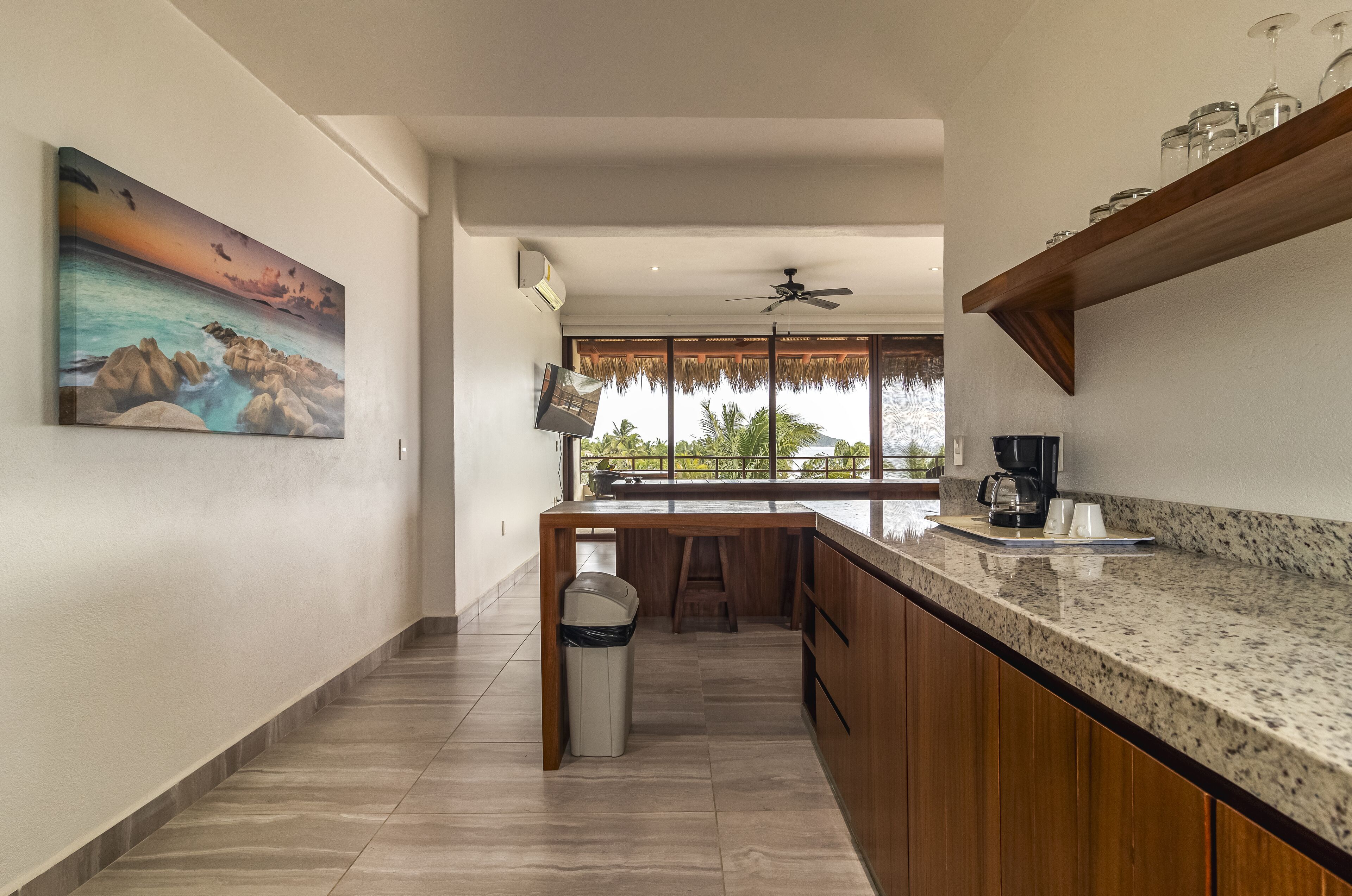 Premium Suite, 1 King Bed, Sea View | Private kitchen