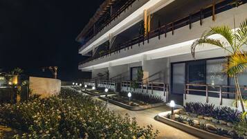 Fassade der Unterkunft – Abend/Nacht