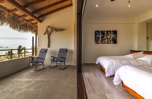 Suite, uitzicht op zee | Een laptopwerkplek, gratis wifi
