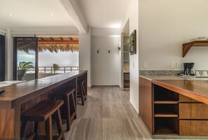 Premium Suite, 1 King Bed, Sea View | Private kitchen | Microwave, stovetop, coffee/tea maker, cookware/dishes/utensils - El Secreto Residencial (Zihuatanejo)