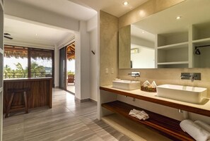 Deluxe-suite - 1 kingsize-seng - havudsigt | Badeværelse