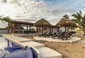 2 outdoor pools - El Secreto Residencial (Zihuatanejo)