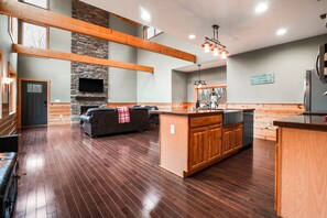 Interior - Starr & Sky Lodge | Hocking Hills, Hot Tub, Sauna (Logan)
