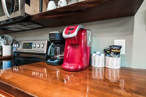 Kaffetrakter/tekoker, kjøleskap, mikrobølgeovn og ovn