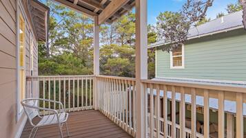 Hus - flera sängar - uteplats - utsikt mot trädgården (66 Snapper St) | Boendeområde