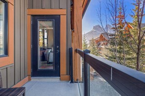 Exterior detail - Chic Rocky Mountain 2BR w/ Hot tub and Pool (Canmore)