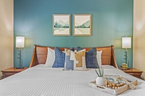2 bedrooms, iron/ironing board, free WiFi, bed sheets - Chic Rocky Mountain 2BR w/ Hot tub and Pool (Canmore)