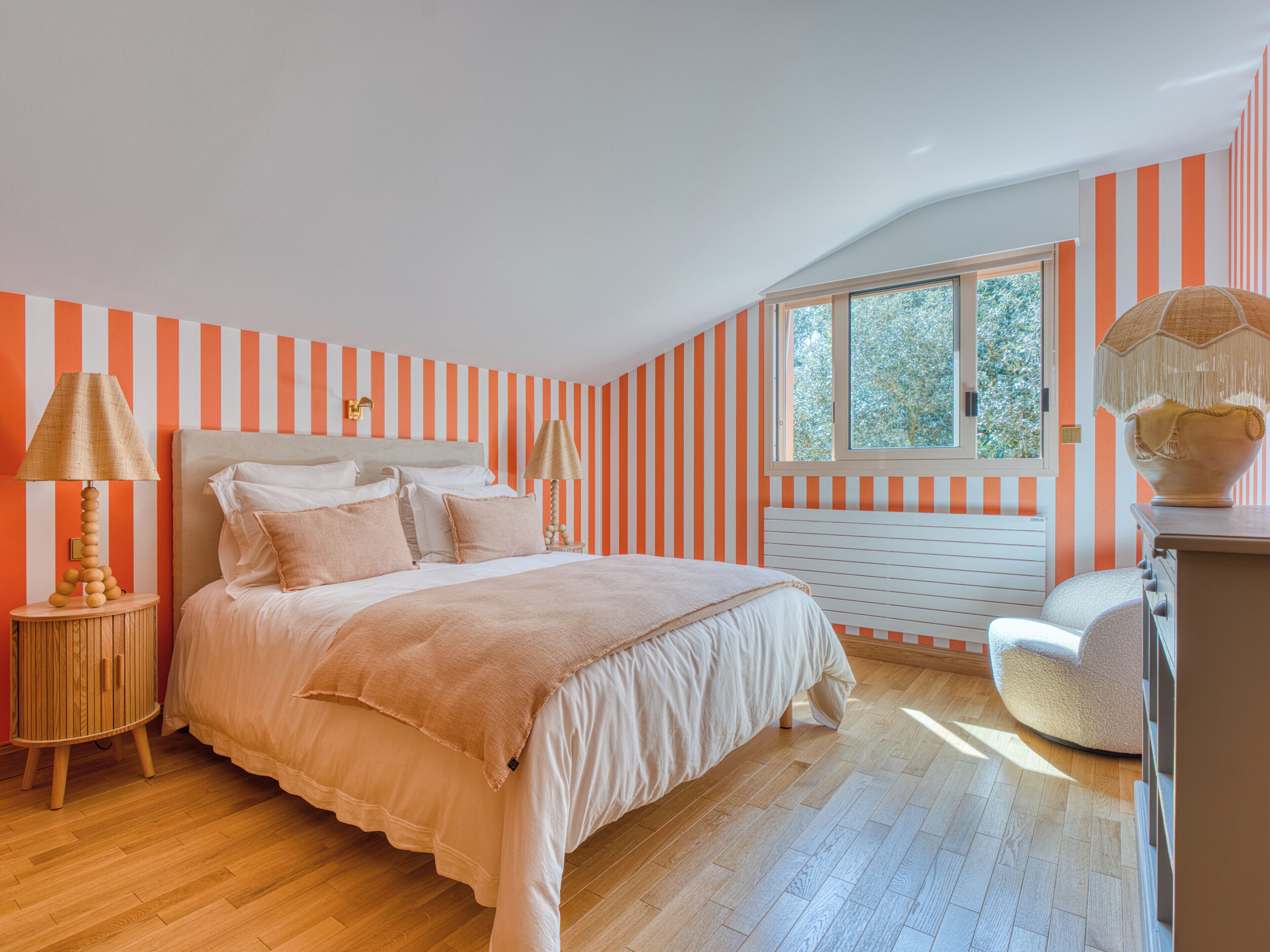 7 habitaciones, tabla de planchar con plancha, cuna de viaje y wifi 