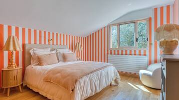 7 habitaciones, tabla de planchar con plancha, cuna de viaje y wifi
