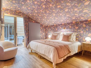 7 habitaciones, tabla de planchar con plancha, cuna de viaje y wifi 