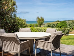 Outdoor dining - 5* Villa Cayola Bay — Indoor Pool 110m², Private Spa, Ocean View, Sleeps 15 (Talmont-Saint-Hilaire)