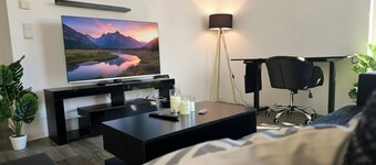 Free Parking & Balcony upper floor flat - APOLONIAliving