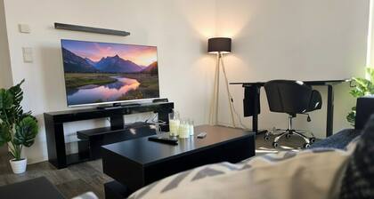 Free Parking & Balcony upper floor flat - APOLONIAliving