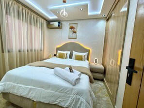 2 bedrooms, iron/ironing board, WiFi, bed sheets - Chic apartment with parking and wifi, close to all amenities (Fes)