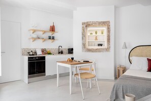 Iron/ironing board, WiFi, bed sheets - Studio Santa Catarina (Lisboa)