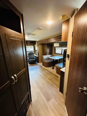 Interior - Cozy Rv close to Jax Beach (Jacksonville)