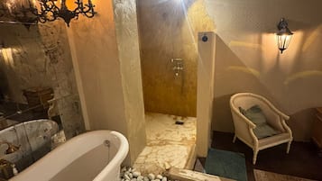 Deluxe-Zimmer, 1 Doppelbett, Badewanne | Badezimmer