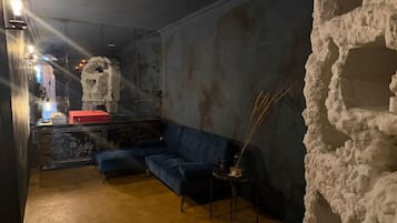 Deluxe Room, 1 Double Bed, Bathtub | Living area