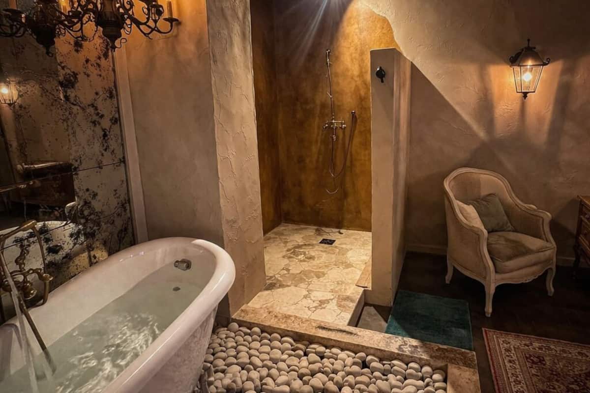 Deluxe Room, 1 Double Bed, Bathtub