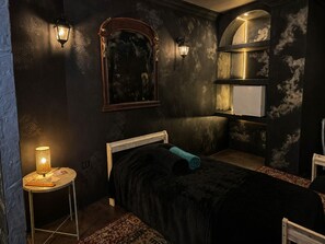 Down duvets, laptop workspace, free WiFi - Hostal Mustelier  (Barcelona)