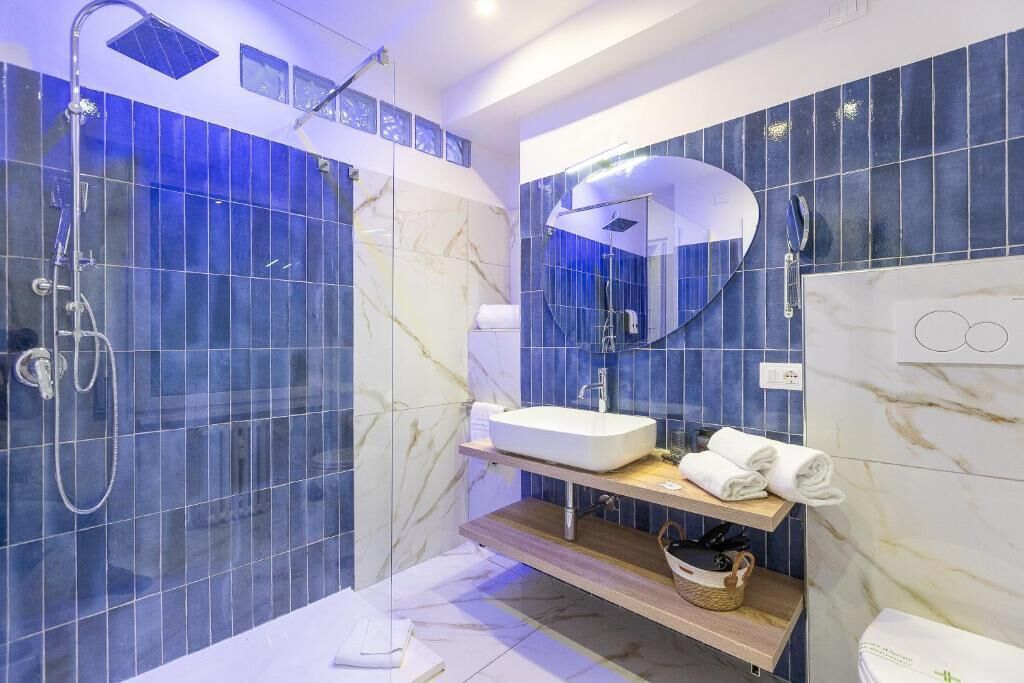 Chambre Deluxe Double ou avec lits jumeaux, 1 très grand lit, non-fumeur | Salle de bain