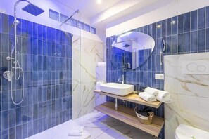 Deluxe Double or Twin Room, 1 King Bed, Non Smoking | Bathroom