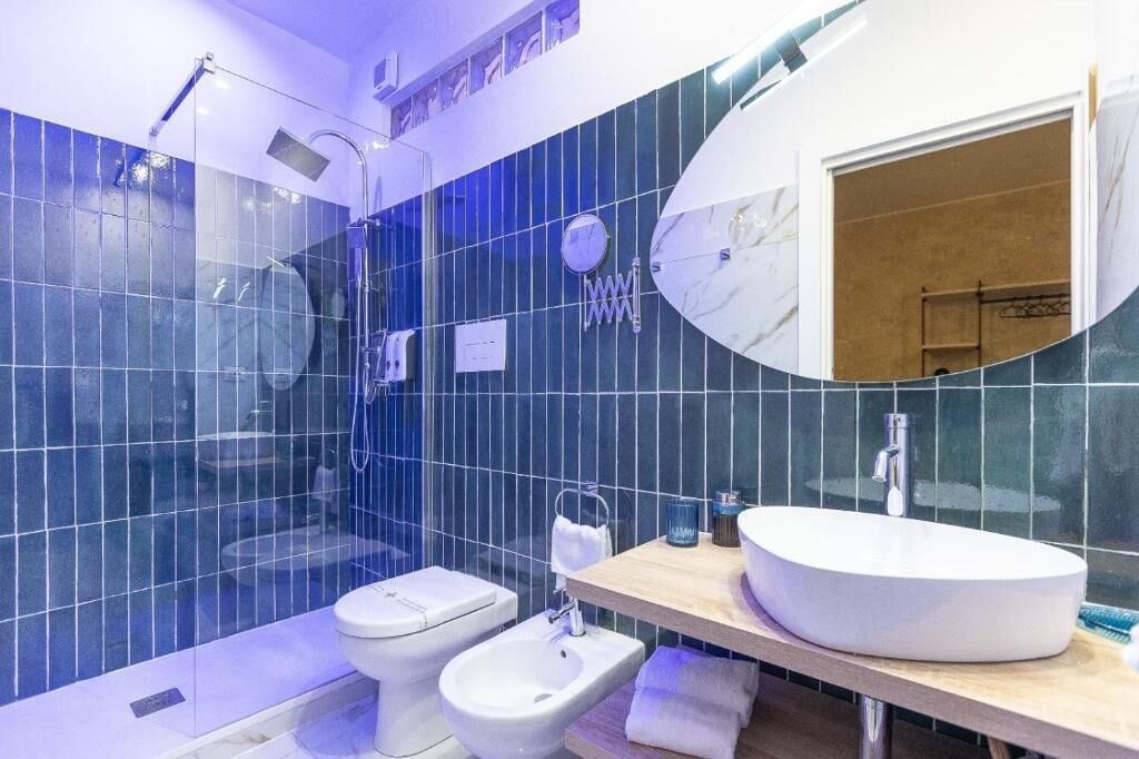 Superior Double or Twin Room, Non Smoking, Private Bathroom | Bathroom | Free toiletries, hair dryer, towels, soap