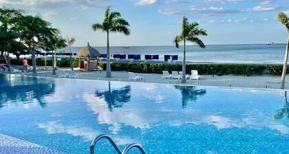 “Frente al Mar Piscina + Aire + Wifi Ubicación Top Santa Marta”