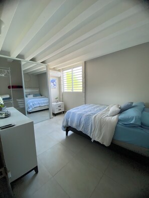 4 bedrooms, iron/ironing board, WiFi, bed sheets - Charming 4-bedroom Oasis Home (Bayamon)